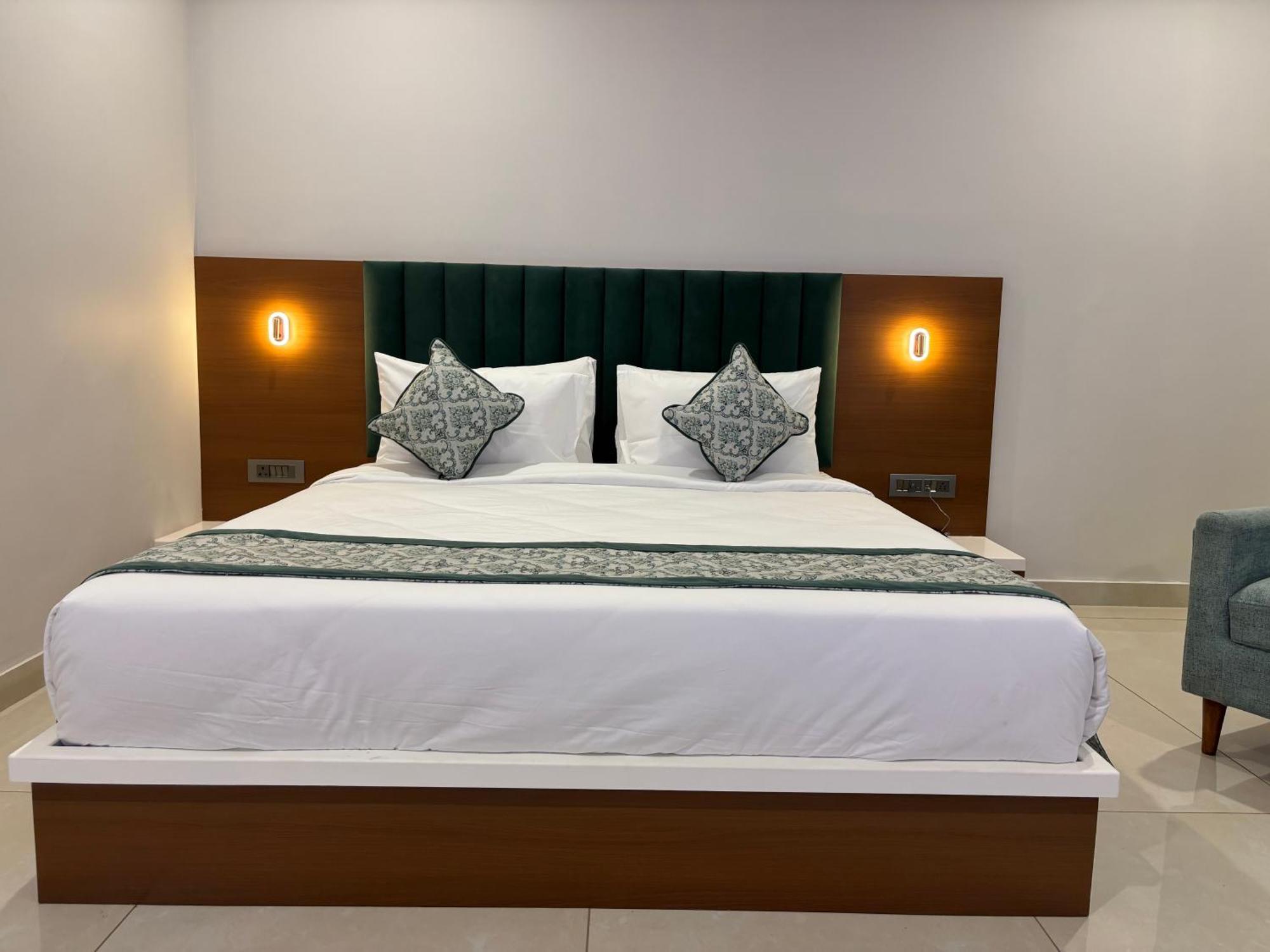 Hotel The Crown Inn Jhunjhunu Exteriör bild